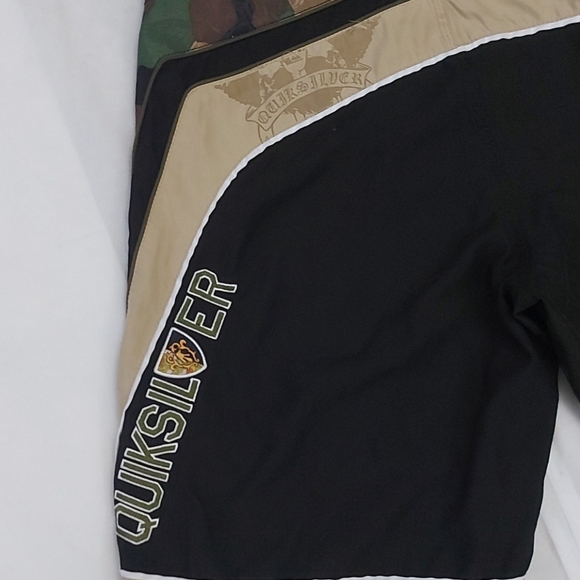 Quicksilver camo board shirts - size 33 - Picture 4 of 11